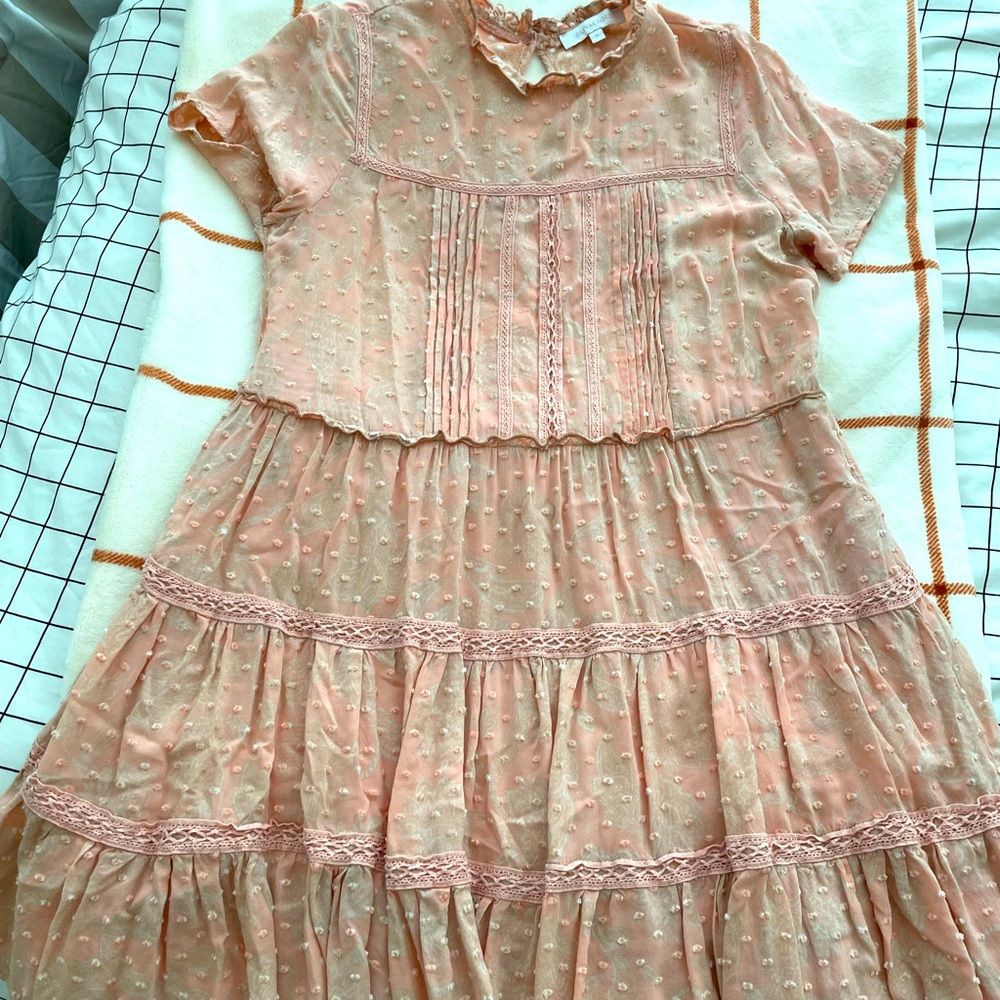 FLOWY PINK DRESS
